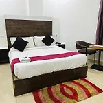Hotel S R Palace Near Delhi International Airport